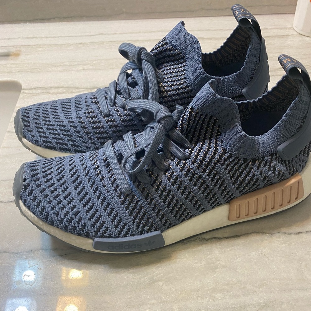 Adidas bounce knit running shoes.